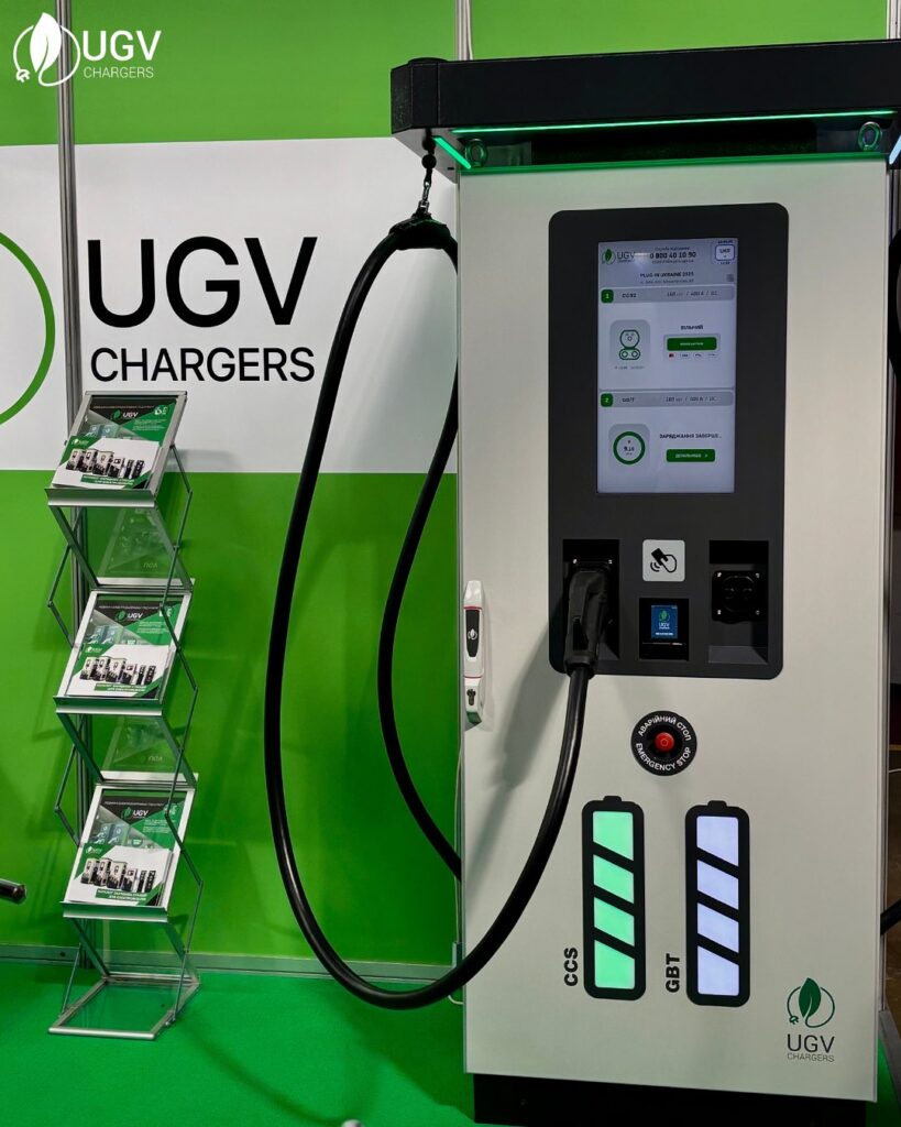 Нова зарядна станція UGV Chargers 160 кВт з кабель-менеджментом