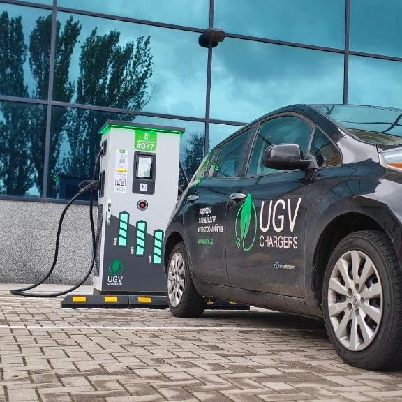 Нова швидкісна зарядна станція UGV Chargers у Запоріжжі