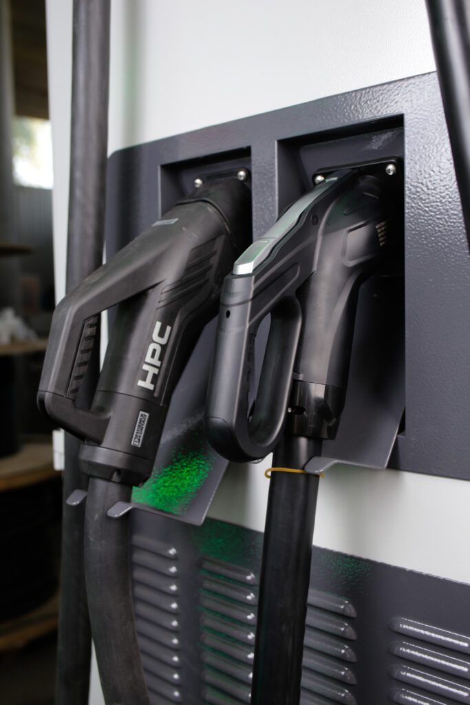 Порівняння типів конекторів: Type 1, Type 2, CCS2, GB/T, CHAdeMO, NACS