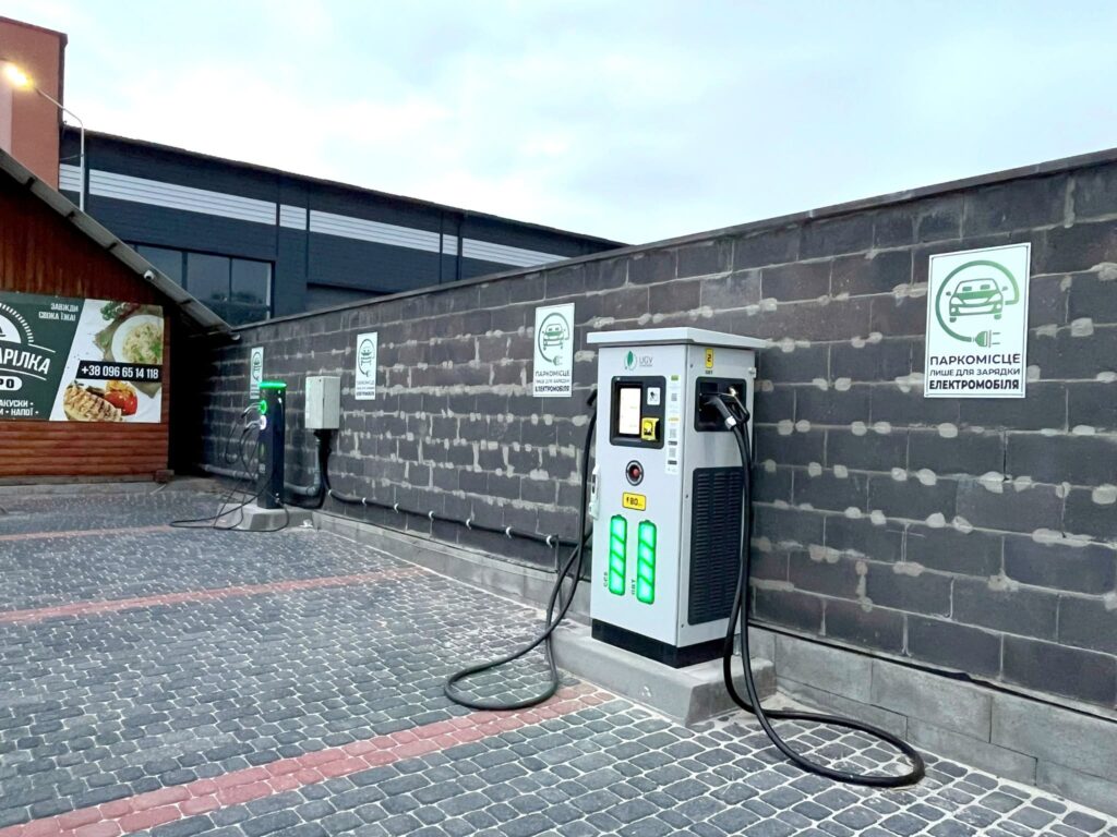 У Радехові запрацювала нова швидка DC зарядна станція UGV Chargers